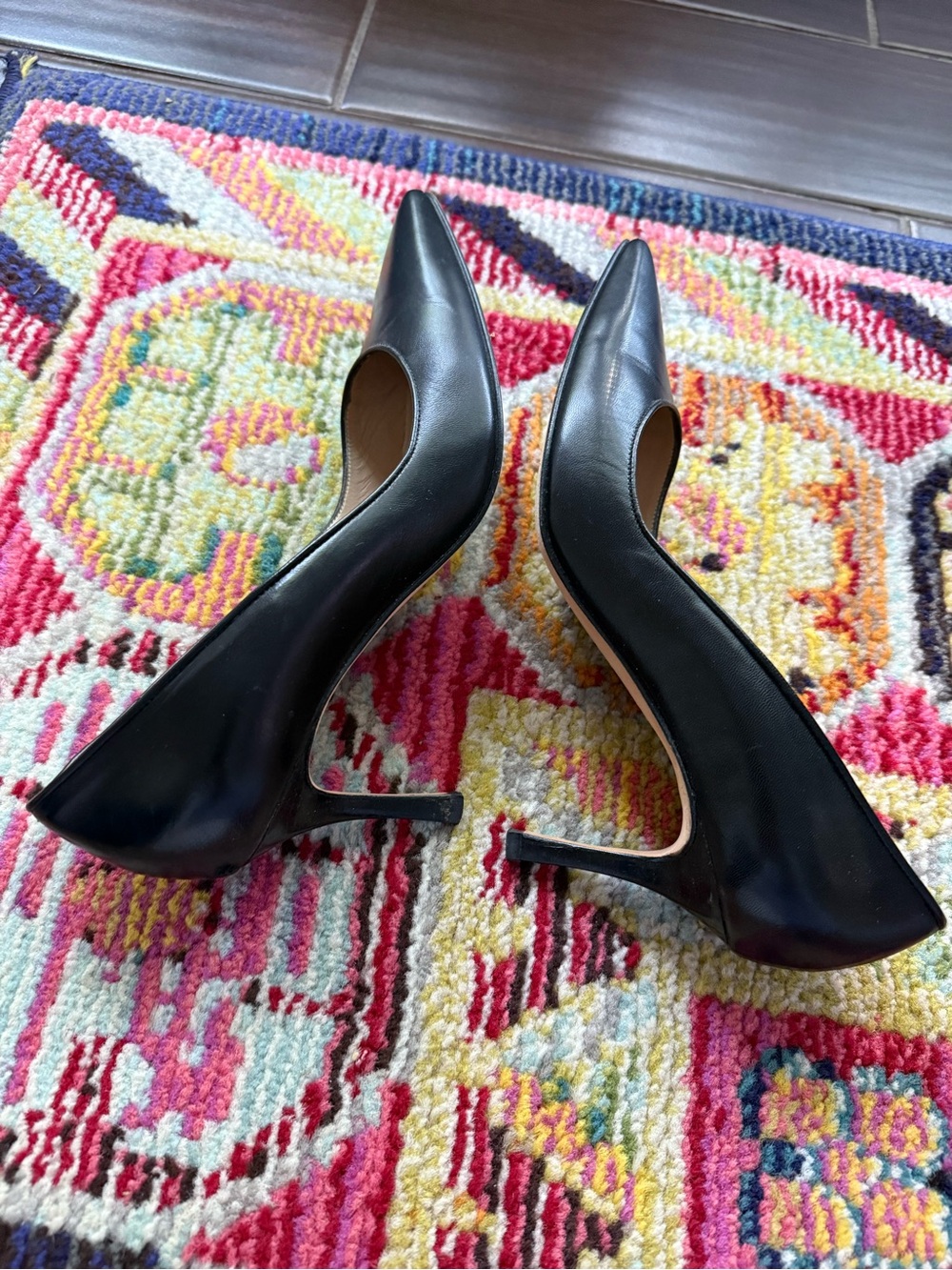 Manolo Blahnik Black Leather Pointed Pumps - Classic Elegant Heel - Picture 2 of 7